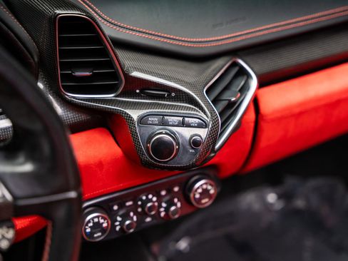 Used 2013 Ferrari 458 Spider image 62
