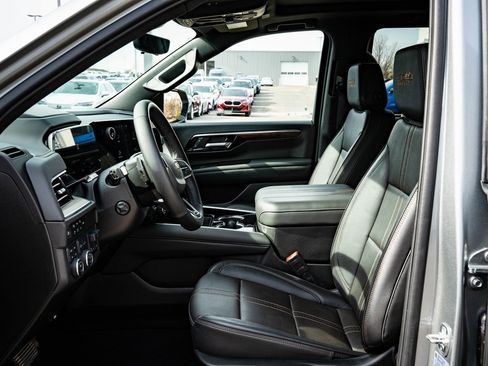 Used 2025 Chevrolet Tahoe High Country image 22