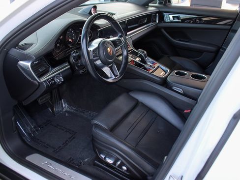 Used 2020 Porsche Panamera image 13