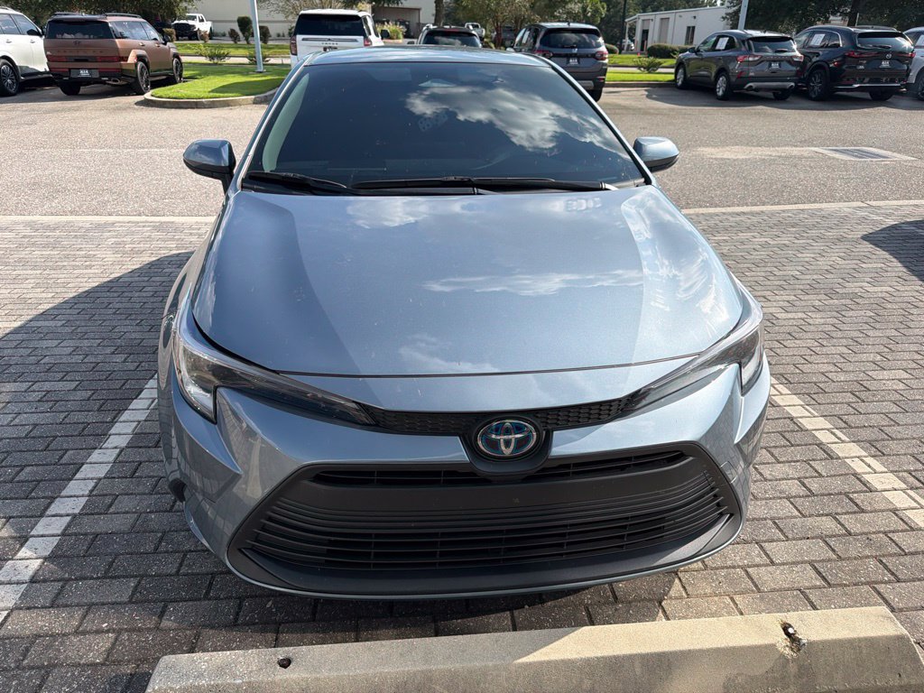 Used 2025 Toyota Corolla LE FWD image 2