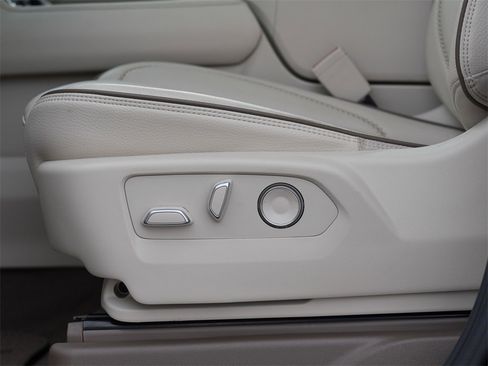 Used 2024 GMC Yukon XL Denali w/ Advanced Technology Package image 19