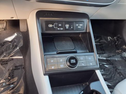 Used 2024 Hyundai Kona Limited image 14