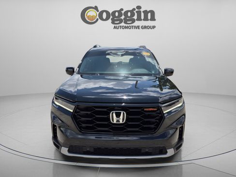 Certified 2025 Honda Pilot TrailSport image 9