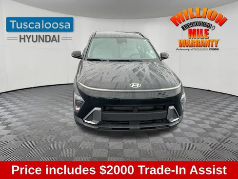 Used 2025 Hyundai Kona SEL FWD image 2