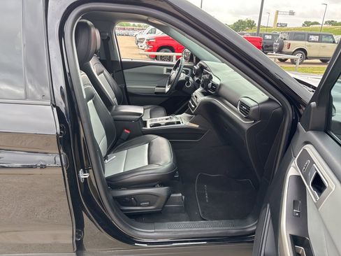 Used 2023 Ford Explorer XLT w/ Equipment Group 202A image 13