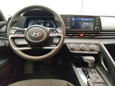 Used 2024 Hyundai Elantra SE FWD image 22