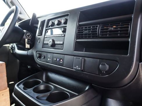 Used 2022 GMC Savana 2500 w/ Chrome Appearance Package RWD image 23