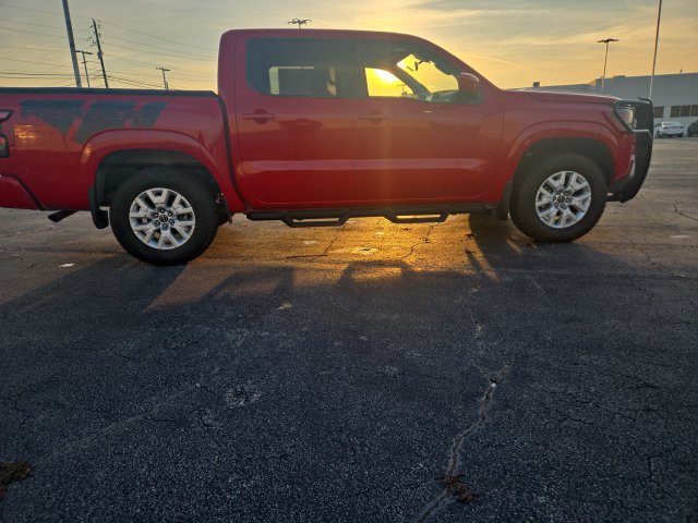 Used 2023 Nissan Frontier SV w/ Technology Package AWD/4WD image 2