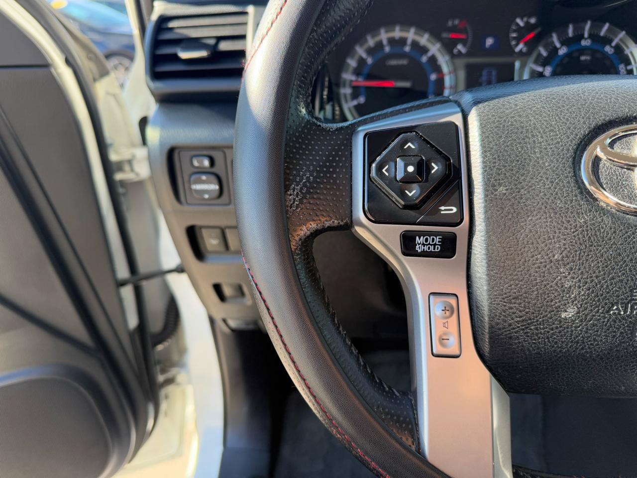 Used 2016 Toyota 4Runner Limited AWD/4WD image 17