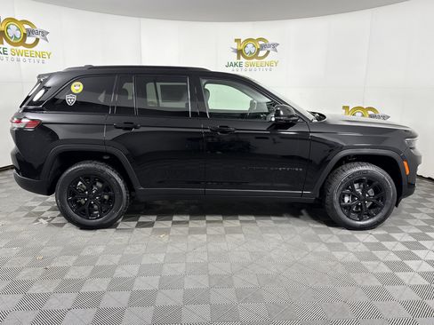 New 2025 Jeep Grand Cherokee Altitude image 8