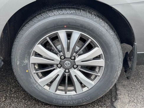 Used 2018 Nissan Pathfinder S image 40