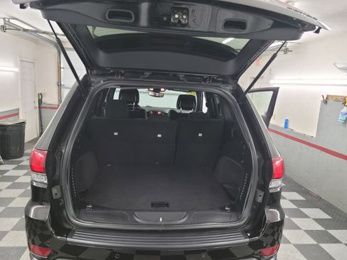 Used 2020 Jeep Grand Cherokee Laredo w/ 18" Wheel & 8.4" Radio Group image 9