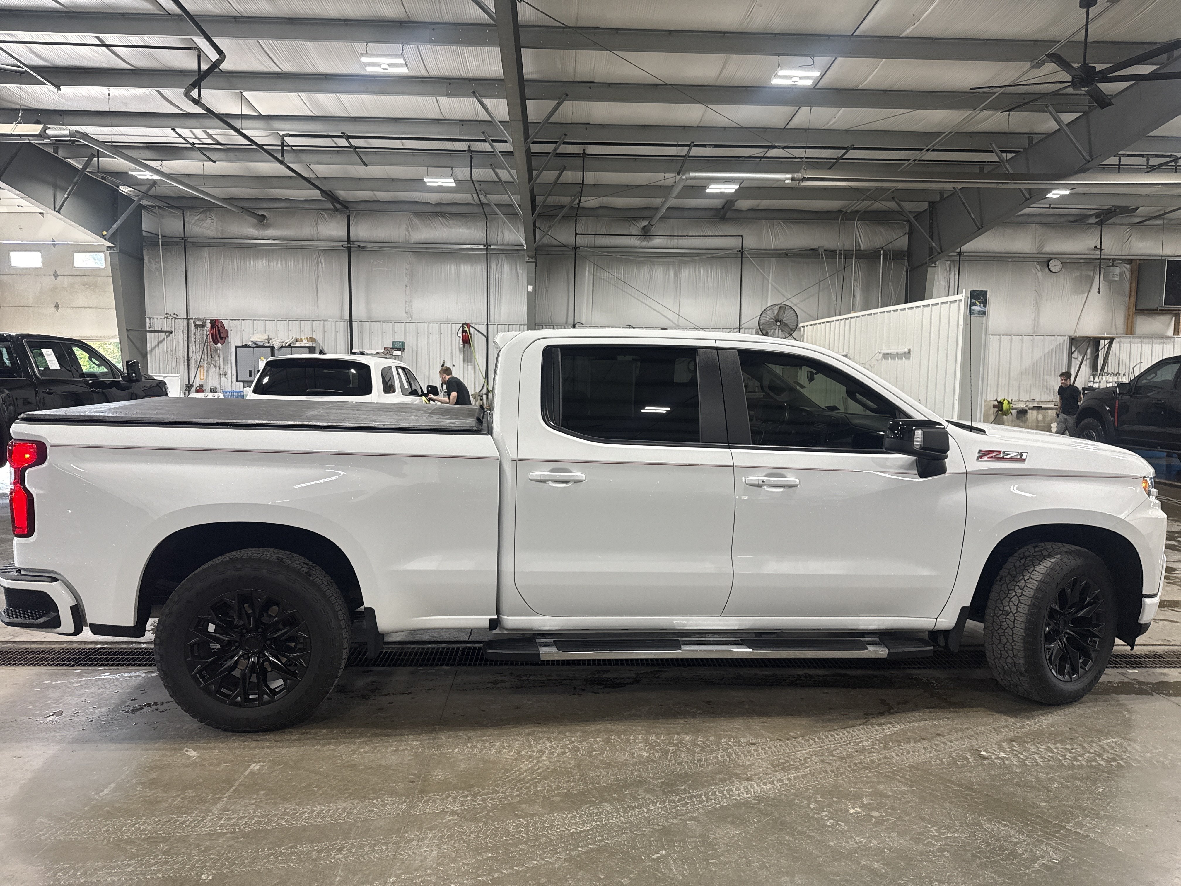 Used 2022 Chevrolet Silverado 1500 RST AWD/4WD image 2