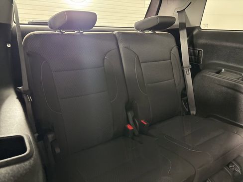 Used 2023 GMC Acadia SLE w/ Driver Convenience Package image 28