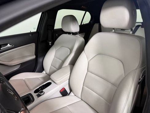 Used 2019 Mercedes-Benz GLA 250 4MATIC image 5
