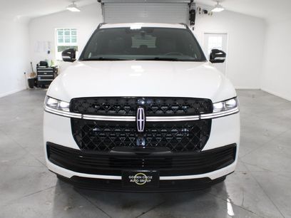 New 2027 Lincoln Navigator Reserve w/ Jet Appearance Package