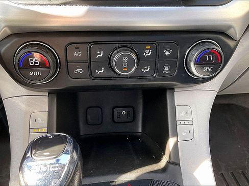 Used 2019 GMC Acadia SLT AWD/4WD image 15
