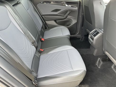 New 2026 Volkswagen Tiguan SE R-Line image 9