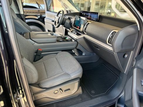 New 2025 Ford Expedition Active image 42