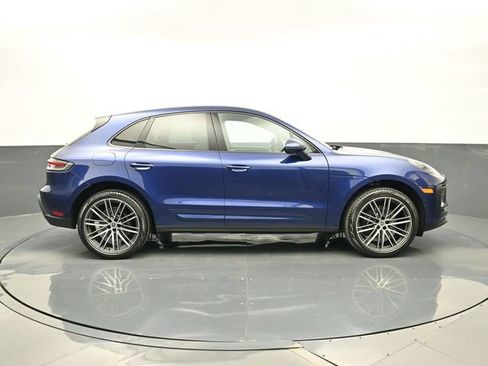 Certified 2026 Porsche Macan AWD/4WD image 27