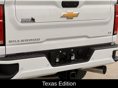 Used 2026 Chevrolet Silverado 2500 LT w/ Z71 Chrome Sport Edition image 7