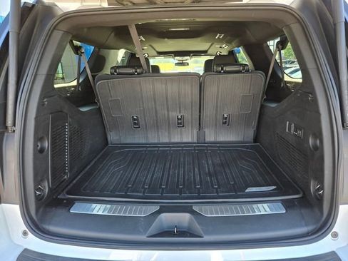 Used 2023 GMC Yukon XL Denali AWD/4WD image 15