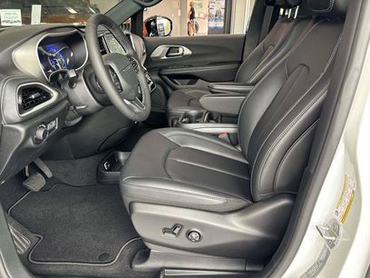 New 2027 Chrysler Pacifica Select