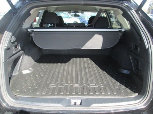 Used 2022 Subaru Outback Premium AWD/4WD image 12