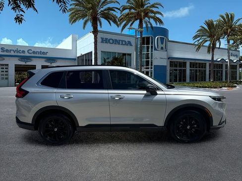 Used 2025 Honda CR-V Sport image 9