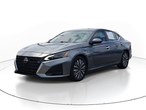 Used 2023 Nissan Altima 2.5 SV image 3