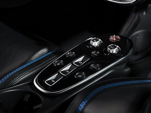 Used 2020 McLaren GT image 31
