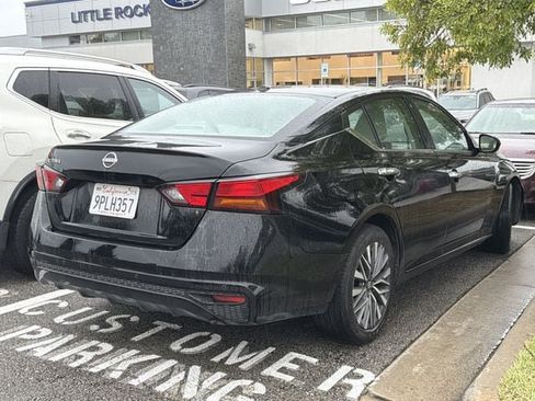Used 2025 Nissan Altima 2.5 SV FWD image 4