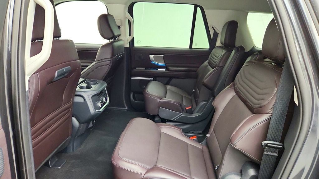 Used 2025 Ford Expedition Max Platinum w/ Platinum Ultimate Package AWD/4WD image 21