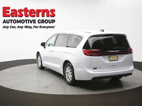 Used 2023 Chrysler Pacifica Touring-L FWD image 65