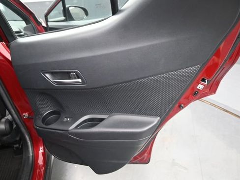 Used 2018 Toyota C-HR XLE FWD image 14