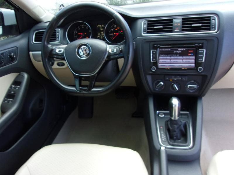 Used 2015 Volkswagen Jetta SE FWD image 24