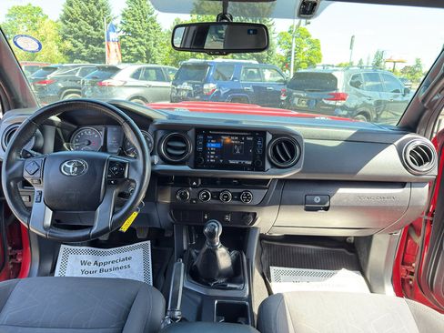 Used 2017 Toyota Tacoma TRD Sport w/ Tow Package AWD/4WD image 21