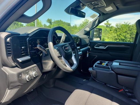 New 2026 GMC Sierra 2500 SLE w/ SLE Value Package; AWD/4WD image 12