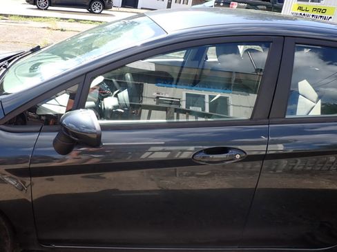 Used 2011 Ford Fiesta SE w/ 201A Rapid Spec Order Code image 9