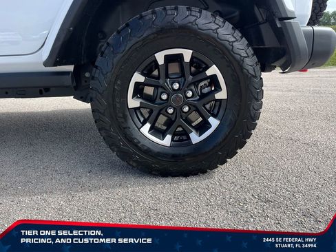 Used 2024 Jeep Wrangler Unlimited Rubicon AWD/4WD image 9