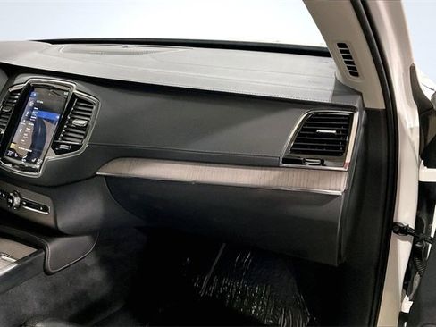 Used 2022 Volvo XC90 T6 Inscription w/ Climate Package image 17