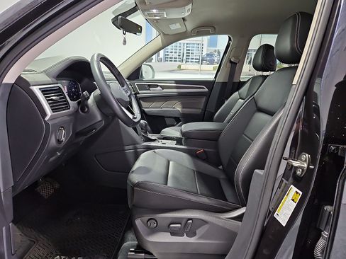 Certified 2023 Volkswagen Atlas SE w/ Black Wheel Package FWD image 16