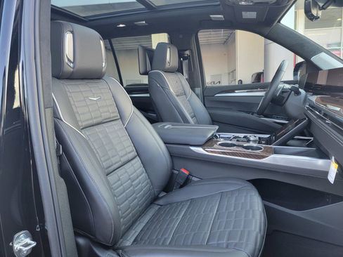 Used 2025 Cadillac Escalade Sport Platinum w/ LPO, ONYX Package image 20