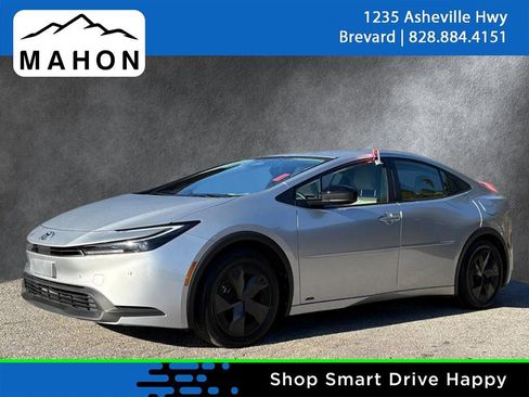 Used 2023 Toyota Prius LE image 1