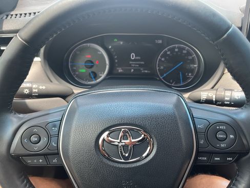 Used 2021 Toyota Venza XLE w/ Softex Package AWD/4WD image 14