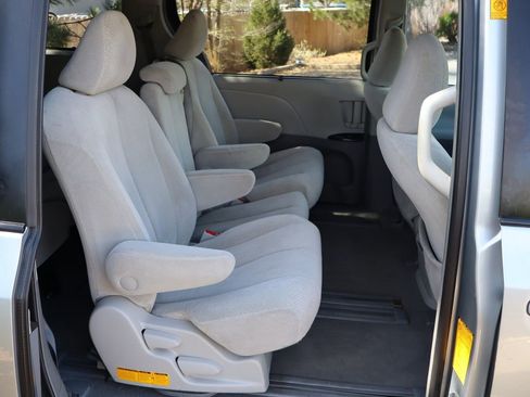 Used 2011 Toyota Sienna LE w/ Towing Pkg image 23