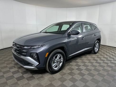 Certified 2025 Hyundai Tucson SE image 35