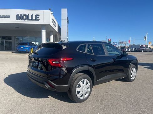 Used 2025 Chevrolet Trax LS image 3