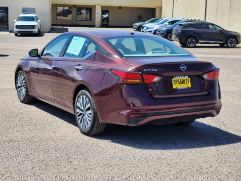 Used 2025 Nissan Altima 2.5 SV FWD image 3