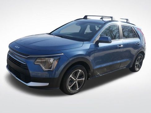 Used 2024 Kia Niro EX image 3